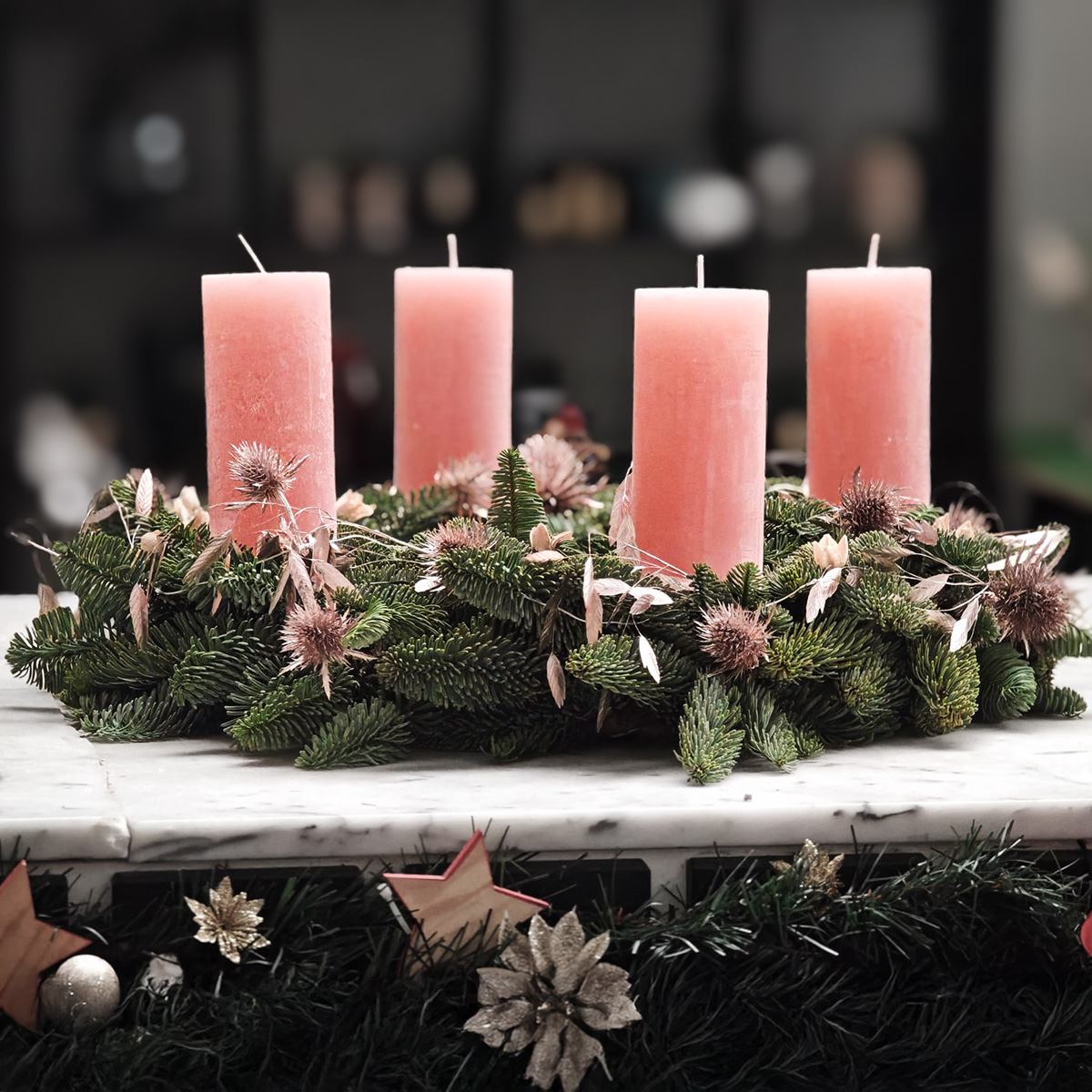 adventn&yacute; veniec velky adventn&yacute; aranzman svetlo ružov&yacute; kvety pre vas 2024 45fb.jpg