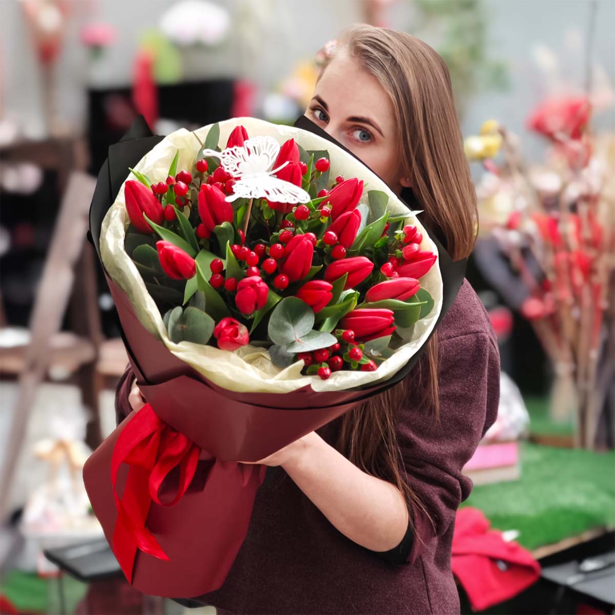 krasna_cervena_kytica_tulip&uacute;anov_v_dekoracnom_papiery_kvety_pre_vas_4.jpg